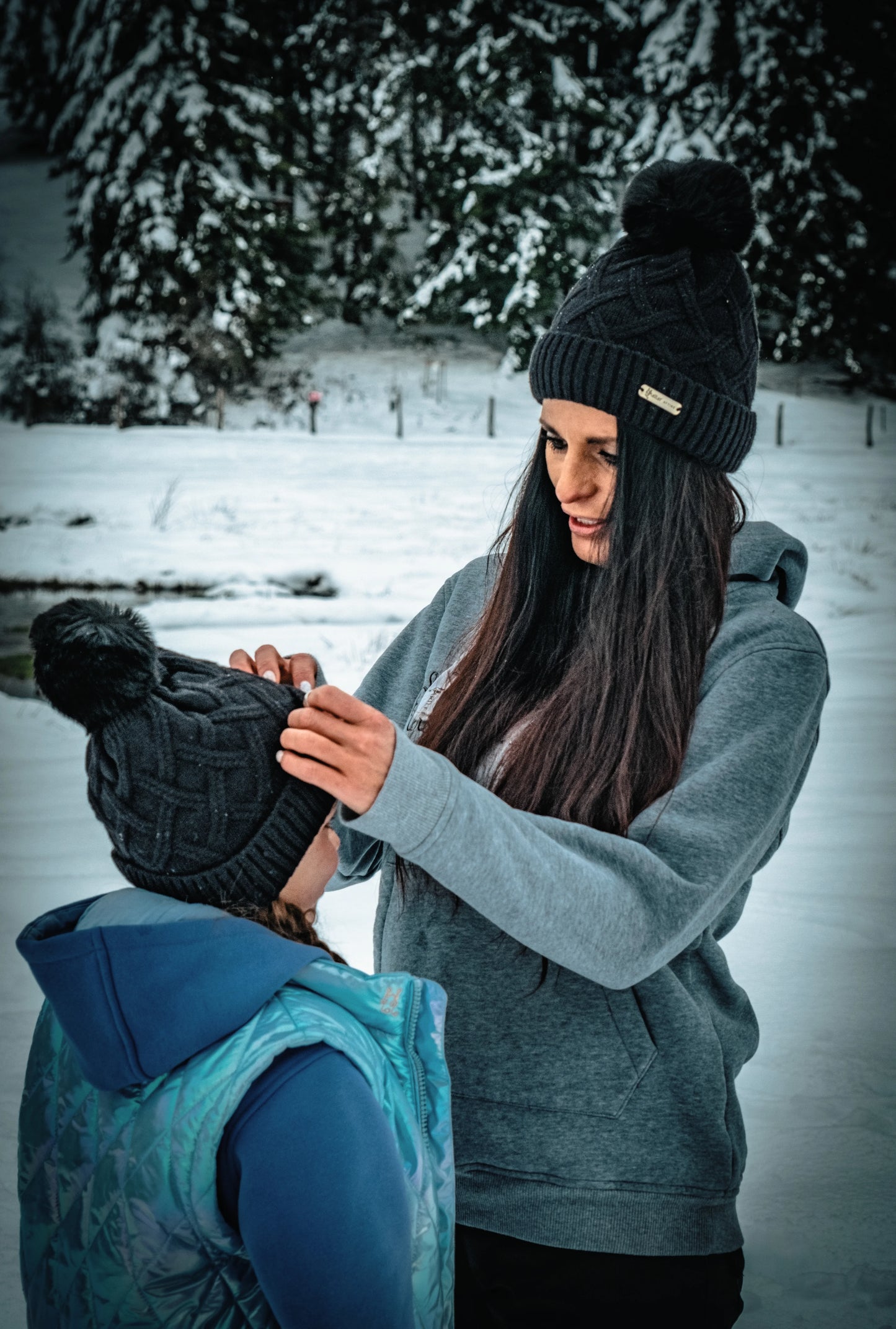 Gorros con pompones para mujer